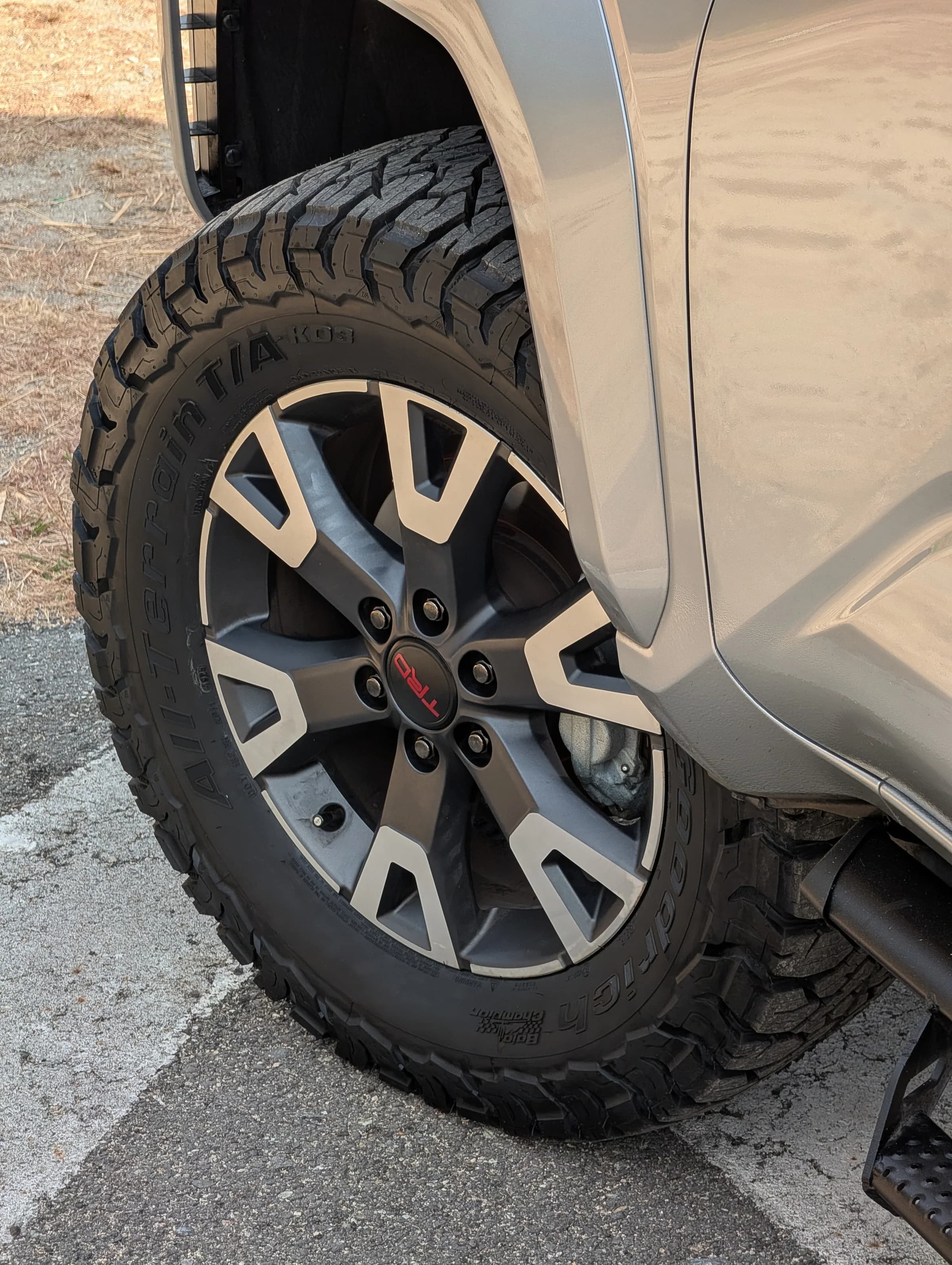 Land Cruiser 70 equipado, vista lateral