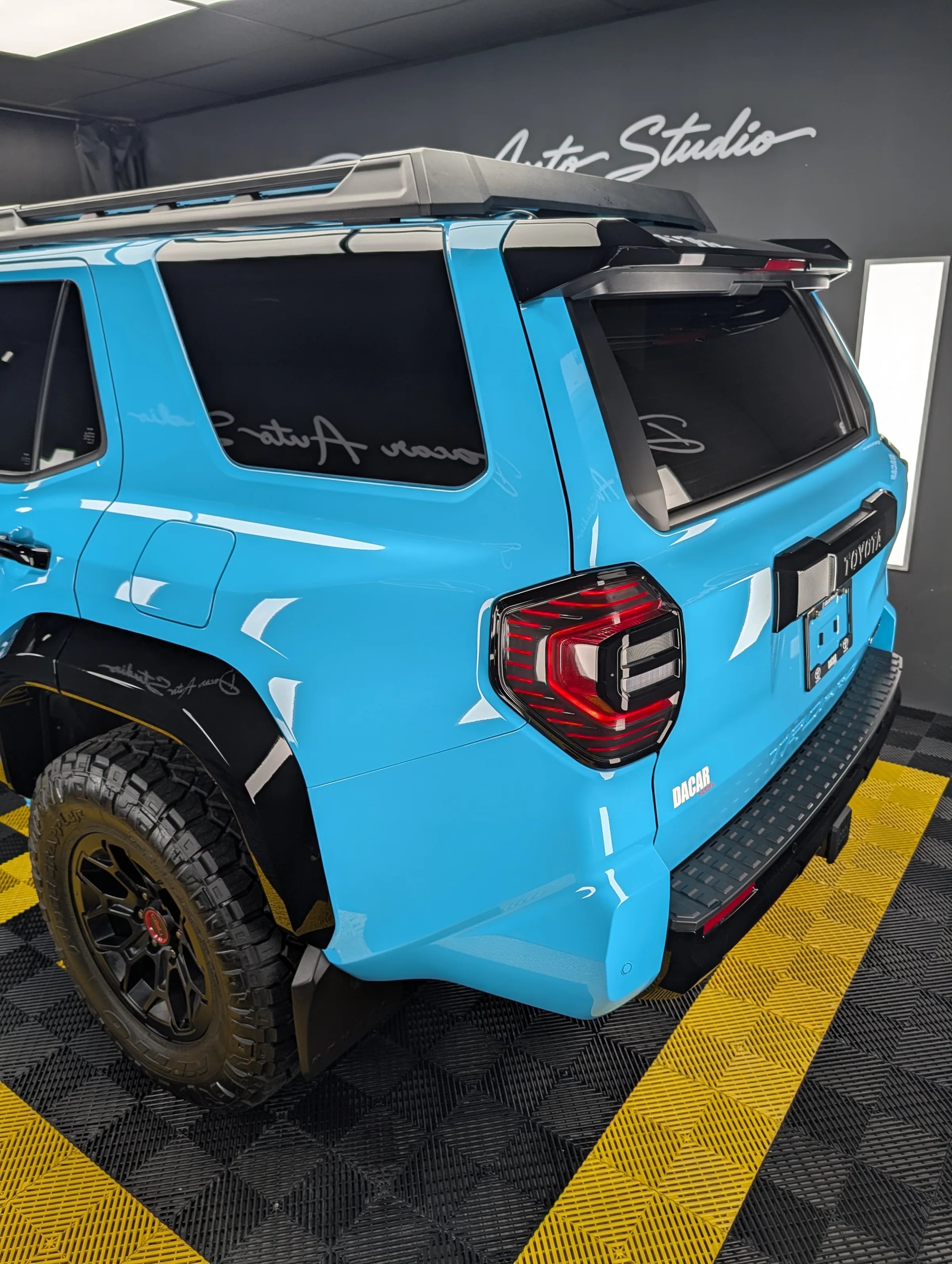 Vehículo tras el proceso de detailing en Dacar Studio
