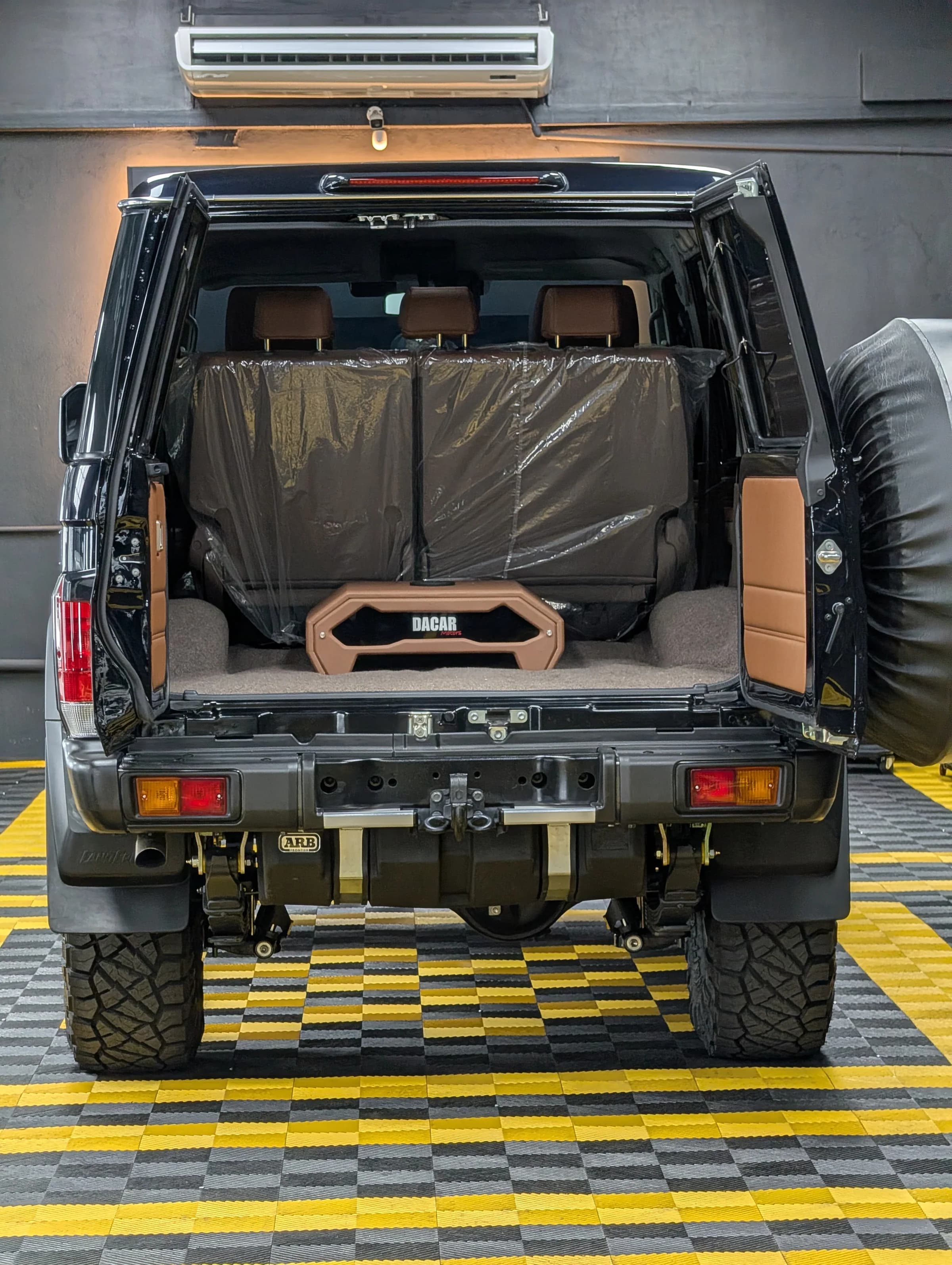 Zona de carga de un Land Cruiser con gavetero Dacar Motors instalado